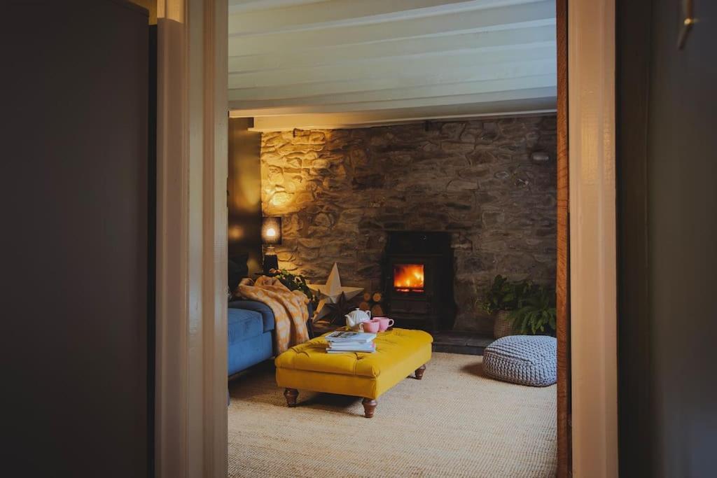 River Cottage, A Luxurious And Cosy Riverside Cottage For Two เวลช์พูล ภายนอก รูปภาพ