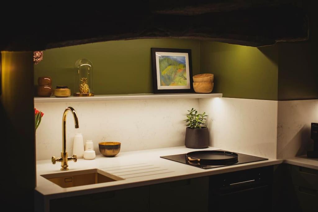 River Cottage, A Luxurious And Cosy Riverside Cottage For Two เวลช์พูล ภายนอก รูปภาพ